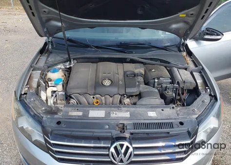 2013 Volkswagen Passat 2.5L Se z USA, uszkodzony, nr VIN 1VWBP7A37DC116416